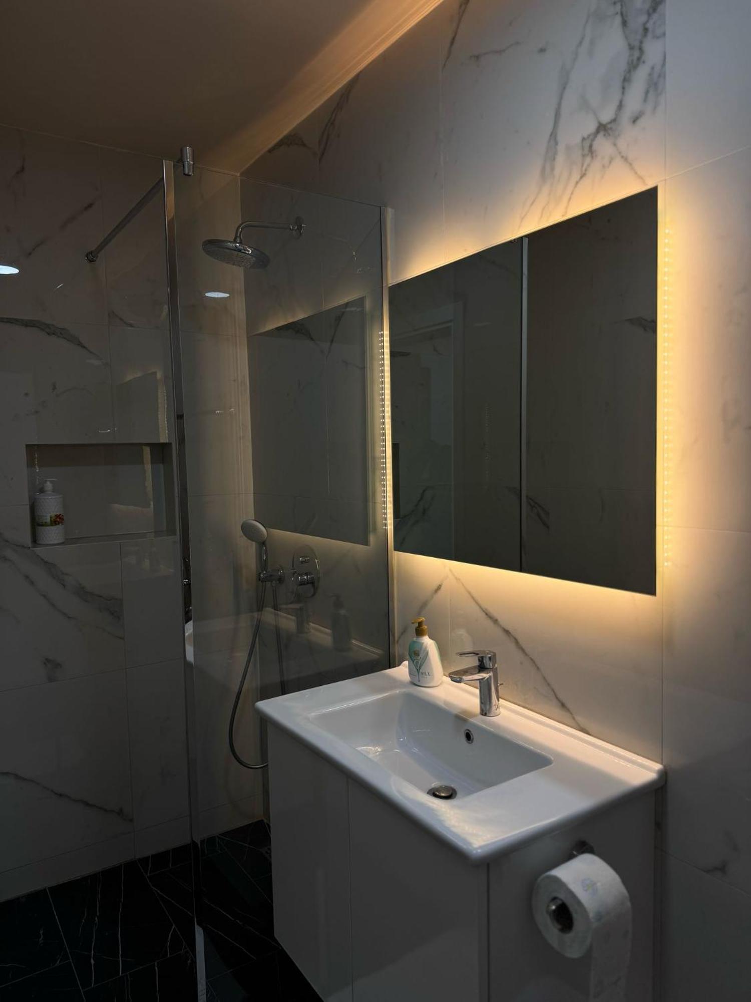 Hotel Djakbe *