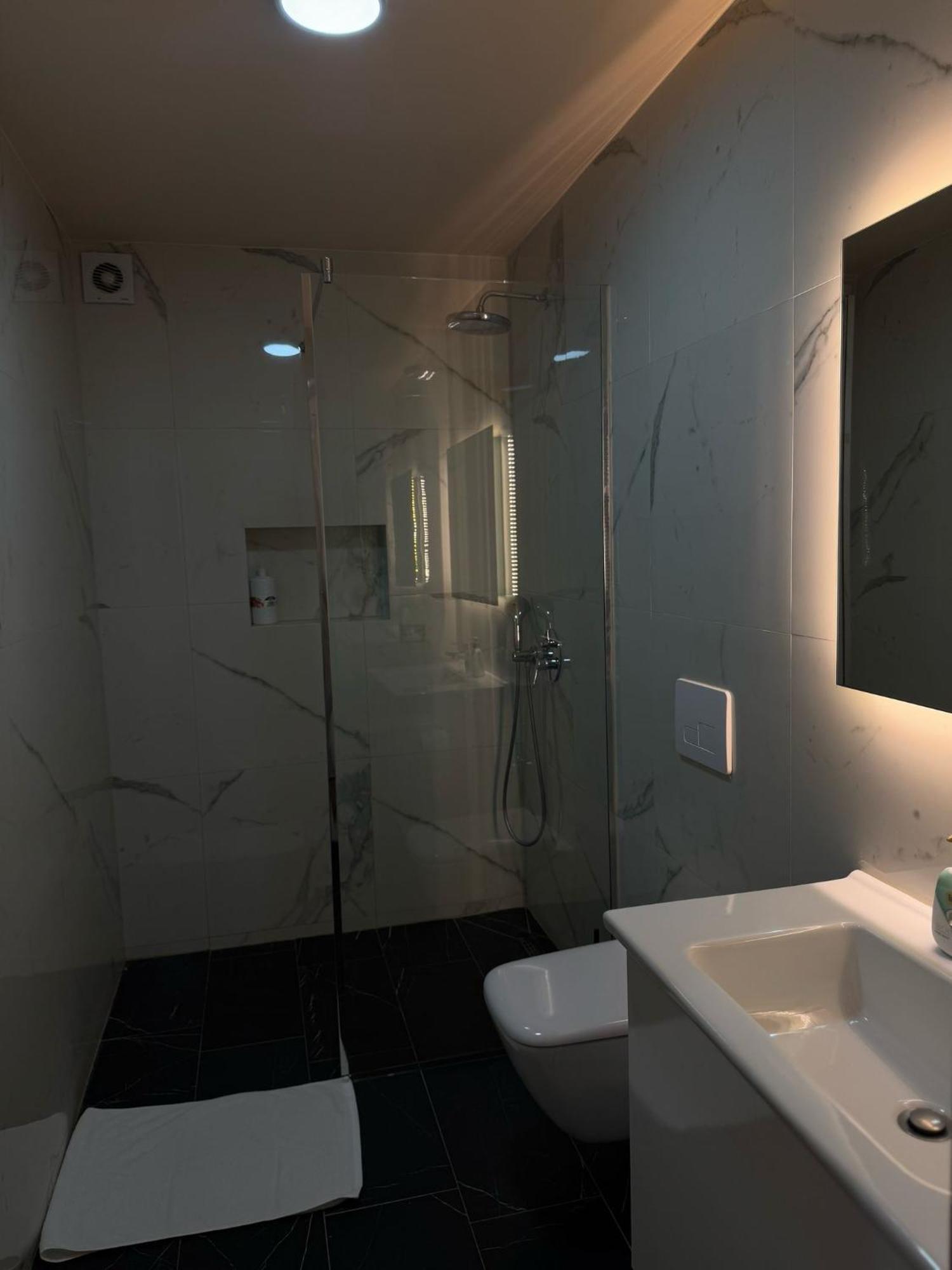Djakbe Hotel Linze